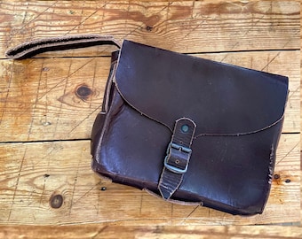 Vintage leather purse: Rustic essential accessory for men or women