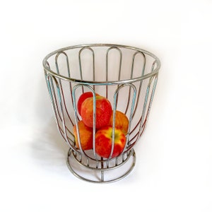 Charming Vintage Wire Basket – Perfect for Fruits and Vegetables