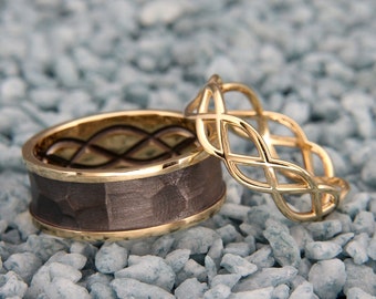 Conjunto de alianças de casamento celtas em ouro 14k preto e brilhante | Alianças de casamento combinando em ouro 14k feitas à mão | Conjunto de alianças para ele e para ela