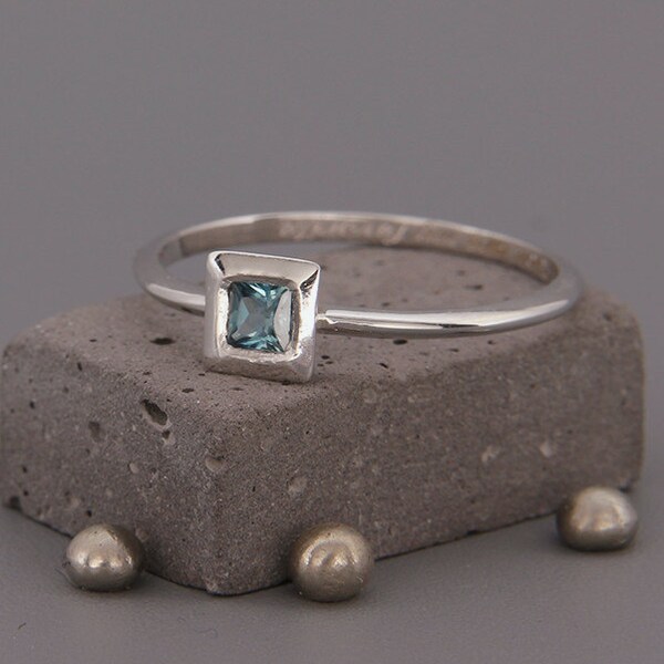 14k White Gold Light Blue Sapphire Ring | Handmade solid 14k white gold ring set with princess cut  light blue sapphire