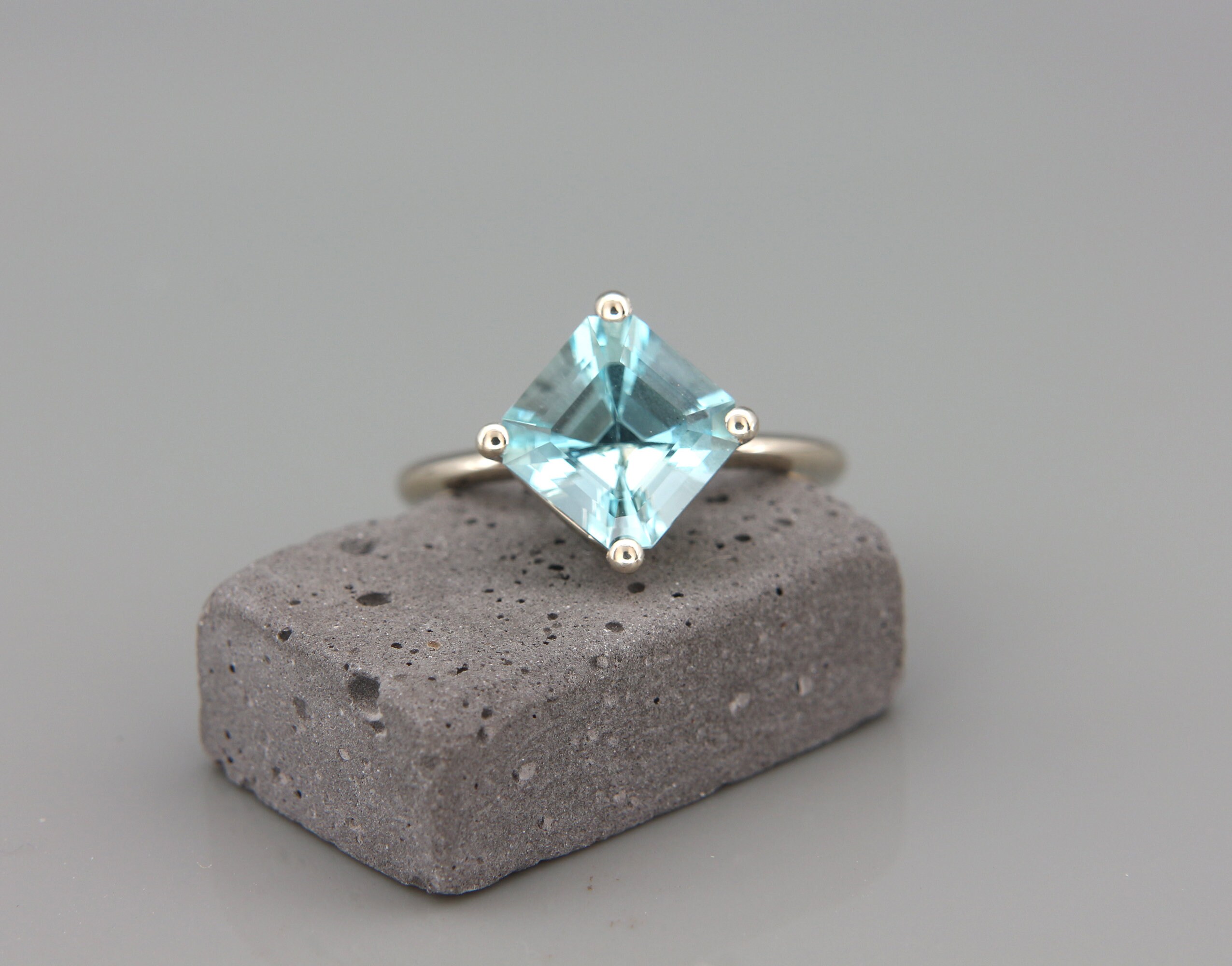 Aquamarine Ring Set In 9ct White Gold