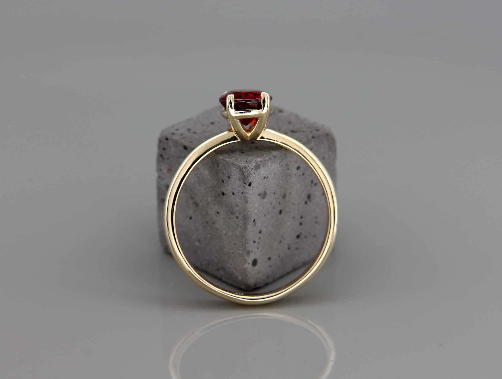 14k Yellow Gold January Birthstone Garnet Solitaire Ring - Size 8.25, Genuine Gemstone, Made In USA