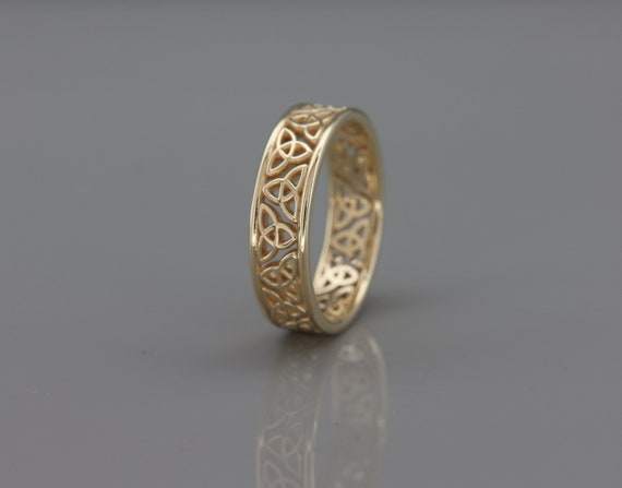 how do women's wedding rings work