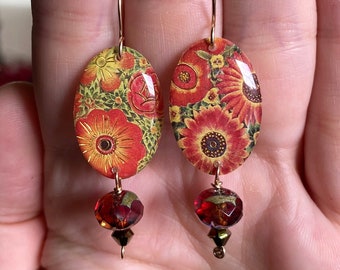 14k Gold Filled Earrings, Flower Earrings, Resin Jewelry, Resin Art, Resin Earrings, Czech Glass Beads, Summer Earrings, Unique Jewelry