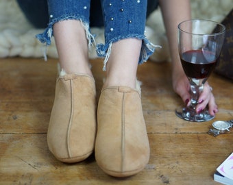 ON   !!! Women Natural Leather, Sheepskin Shearling Slippers, shoes boots Very light and comfy! Good gift! Genuine