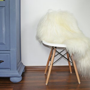 GIANT SHEEPSKIN Iceland XXLWhite Throw Genuine leather Sheep Skin 51"x 31"  Decorative rug White comfy, cozy, hair is very thick, shiny !