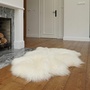 REGULAR SHEEPSKIN  White Throw Genuine leather Sheep Skin 50&quot; x 30&quot;  Decorative rug Natural comfy, cozy, hair is very thick, shiny !