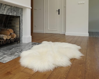 Manta de piel de oveja blanca normal. Piel de oveja auténtica de 50" x 30". Alfombra decorativa. Natural, cómoda, acogedora, con pelo muy denso y brillante.