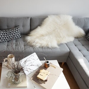 GIANT SHEEPSKIN Icelandic XXLWhite Throw Genuine leather Sheep Skin 52&quot;x 32&quot;  Decorative rug White comfy, cozy, hair is very thick, shiny !