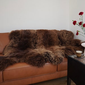 GIANT SHEEPSKIN Triple XXL Brown Throw Genuine leather Sheep Skin 64" x 46" Decorative rug Natural comfy,cozy, hair is very thick, shiny !