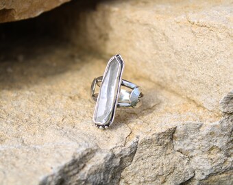 Witchy ring "Hine Tu Whenua" - Laser quartz crystal and sterling silver