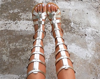 sandalias de gladiador mujeres, sandalias de gladiador de oro, sandalias de rodilla alta, sandalias griegas antiguas, sandalias de cuero dorado, sandalias CASSANDRA