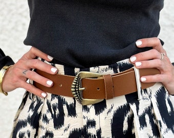 Vintage Brown Leather Belt With Contrast Stitching and Brass  display picture 1