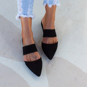 Pointed toe clogs top
