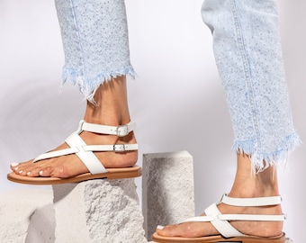 Damen weiße Ledersandalen - Griechisch, weich gepolsterte flache, Knöchelriemen | Handgefertigt in Athen | Arianna