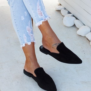 Side profile of Loraine slip-on mules