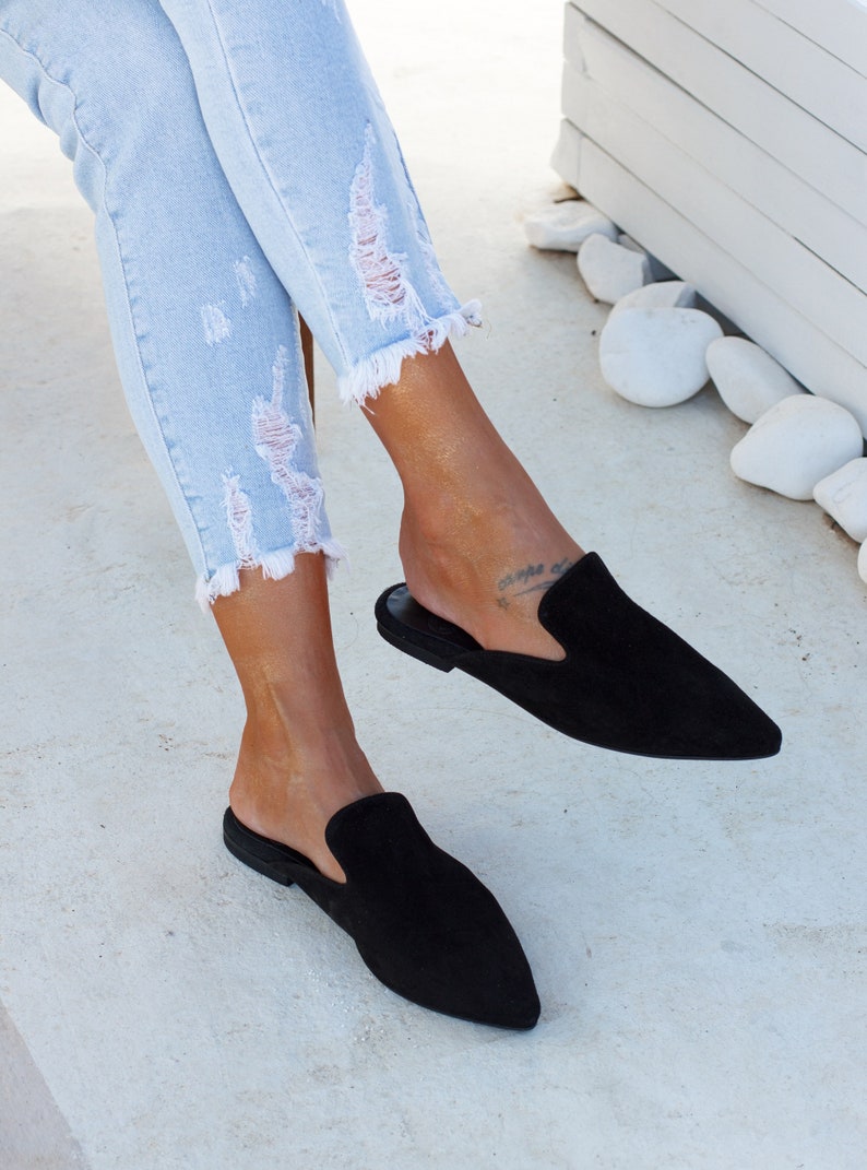 Side profile of Loraine slip-on mules