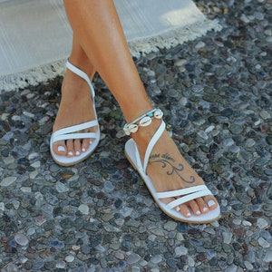 Flat Leather Footbed — Comfortable Barefoot Feel, Minimalist