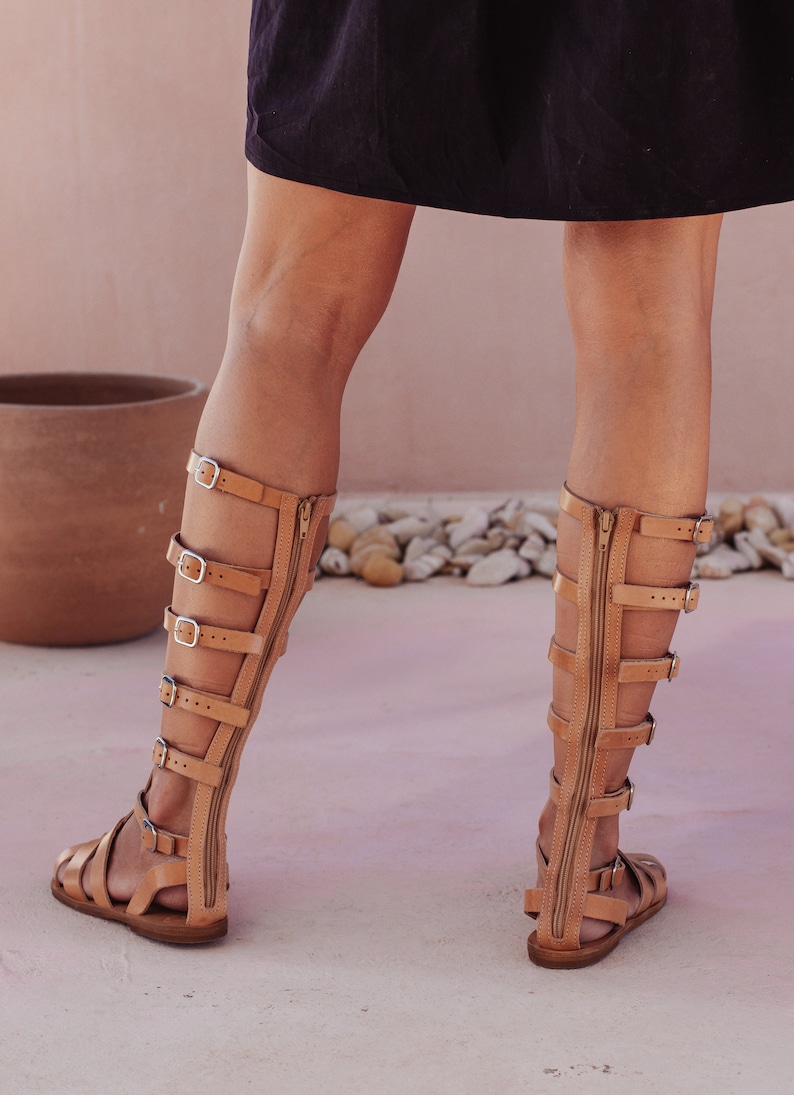 Close-up natural veg-tan straps, grain and back zipper — Cassandra