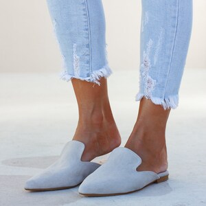 Side profile minimalist mule — Loraine grey