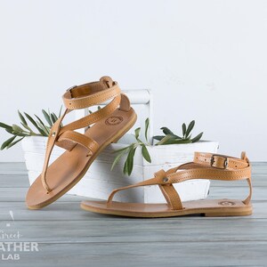 Flat leather footbed — PAROS natural sandals profile