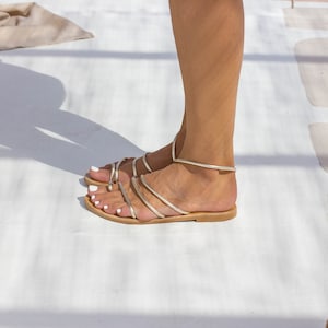 Sandales dorées CARATIS, sandales en cuir pour femmes, sandales grecques faites main, sandales à lanières, sandales plates, cadeau pour elle image 5