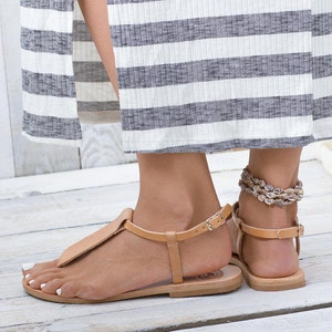 Flat leather footbed — grounded feel detail