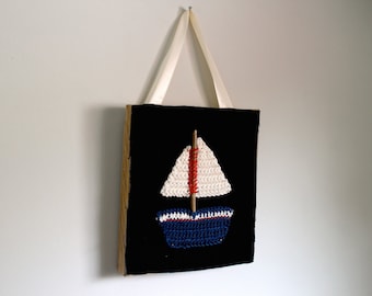 Painting on wood 'sealing boot'