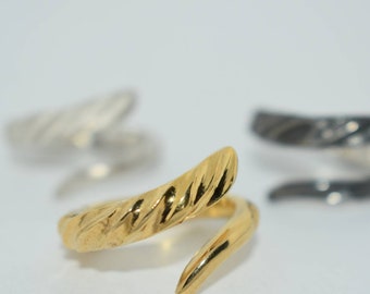 Unique Statements ring with natural movement and curve. Gold plated 950 silver, Oxidised 950 silver, White 950 silver
