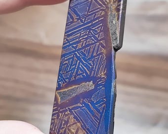32.7g ムオニオナルスタ隕石スライス、ローストブルー隕石標本、天然