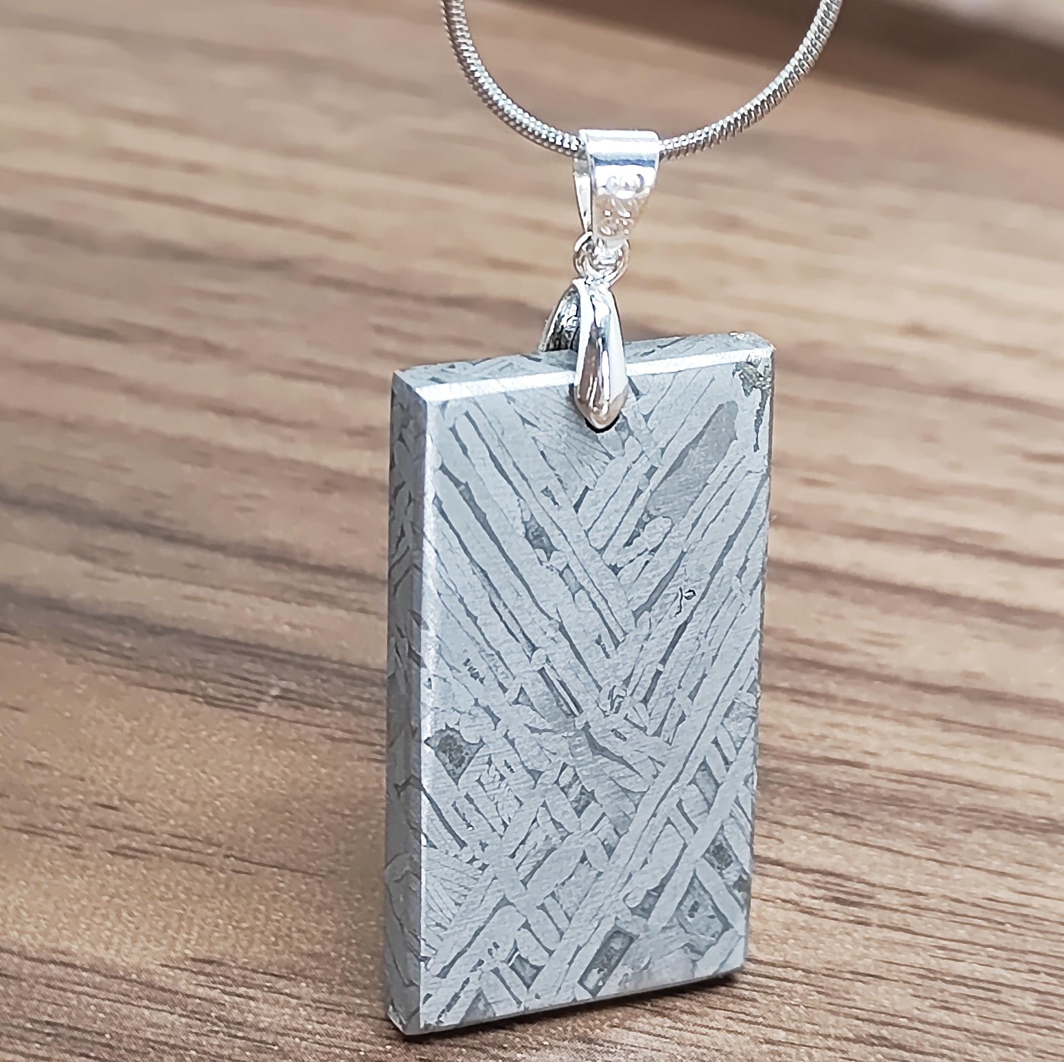 隕石　ムオニオナルスタ隕石　 ペンダントトップ　重さ約20ｇ 20g ムオニオナルスタ隕石ペンダントネックレス、天然隕石ペンダント