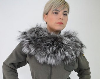 Real silver fox fur collar, lavish fur scarf for strollers. Supple fur stole, bridal fox fur from genuine fox fur pelt. Winter fur shawl.