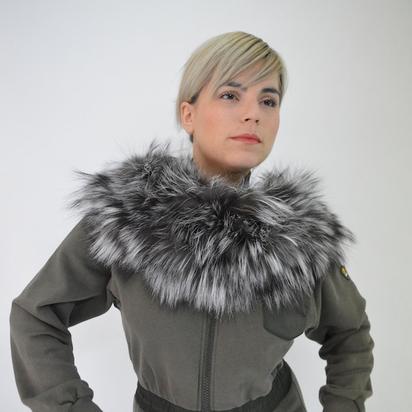 Real silver fox fur collar, lavish fur scarf for strollers. Supple fur stole, bridal fox fur from genuine fox fur pelt. Winter fur shawl.