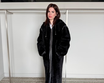 Handmade hooded merino shearling . Black leather sheepskin coat: Super warm and soft Sheepskin stroller wit zip closure.