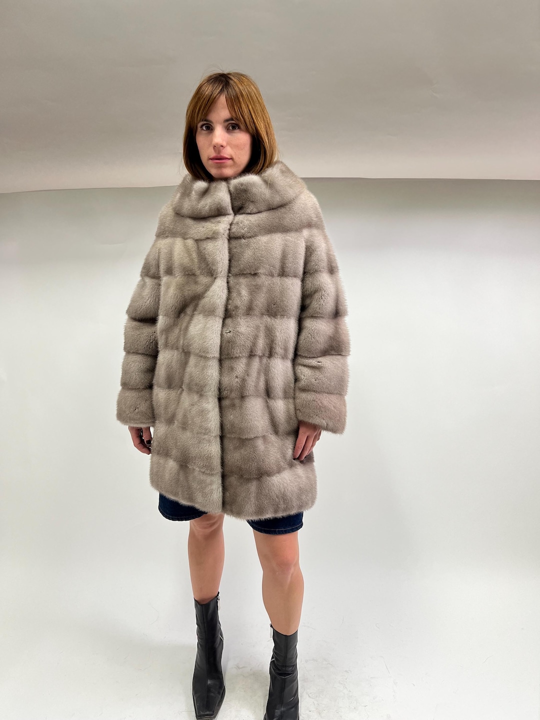 本物のシルバーミンクファーコート、ハイカラーの横長グレー