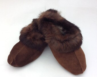 Braune Lammfell Hausschuhe: Wildleder Fell Schuhe