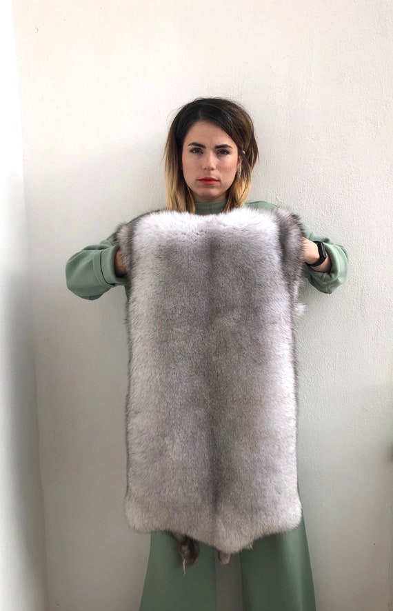 Genuine Blue Fox Fur Pelt:Saga royal white fur skin , huge size.