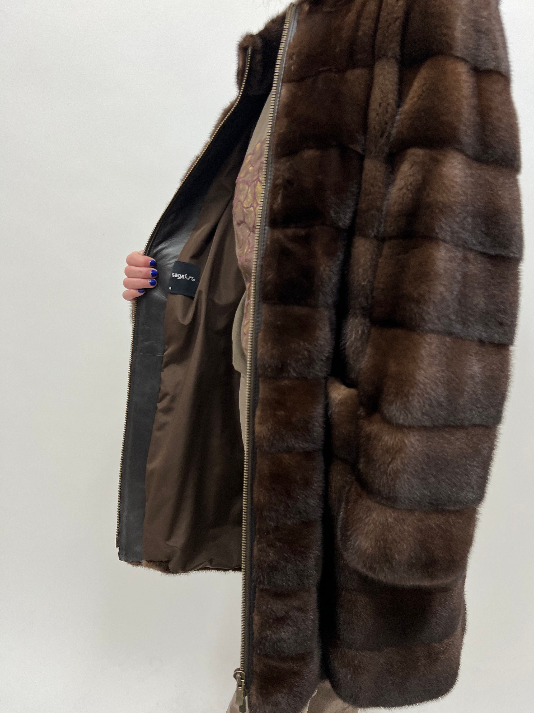 Manteau Fourrure Véritable Vison Saga – Longueur Hanches, Marron Foncé, Taille M