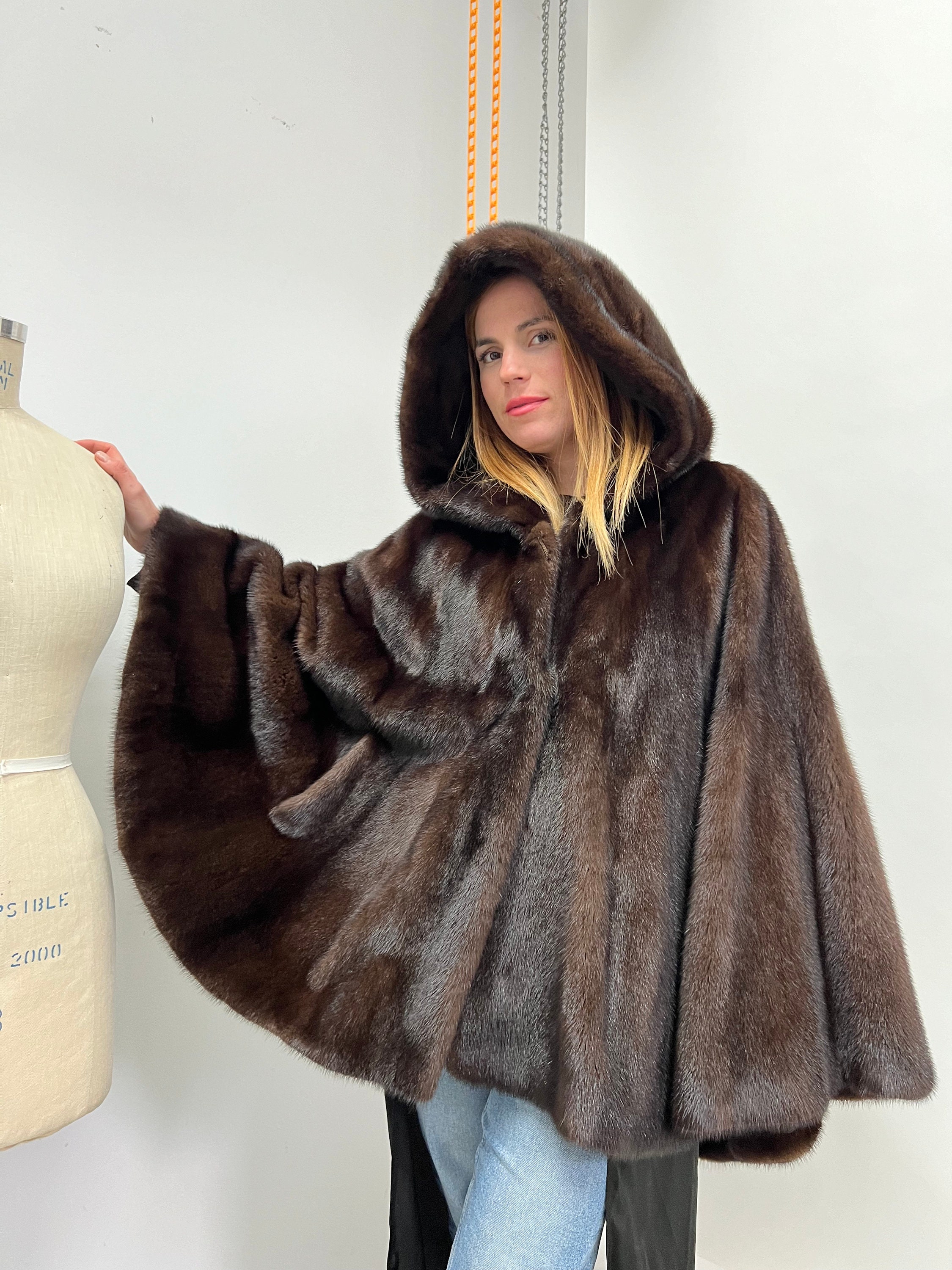 本物のマホガニーミンクファーフード付きケープ：ブラウンポンチョ