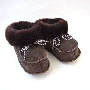Genuine shearling slippers for babies. Real fur crib shoes. Baby shearling shoes. Fur baby booties. Real fur infant slippers. Leather shoes. image 5