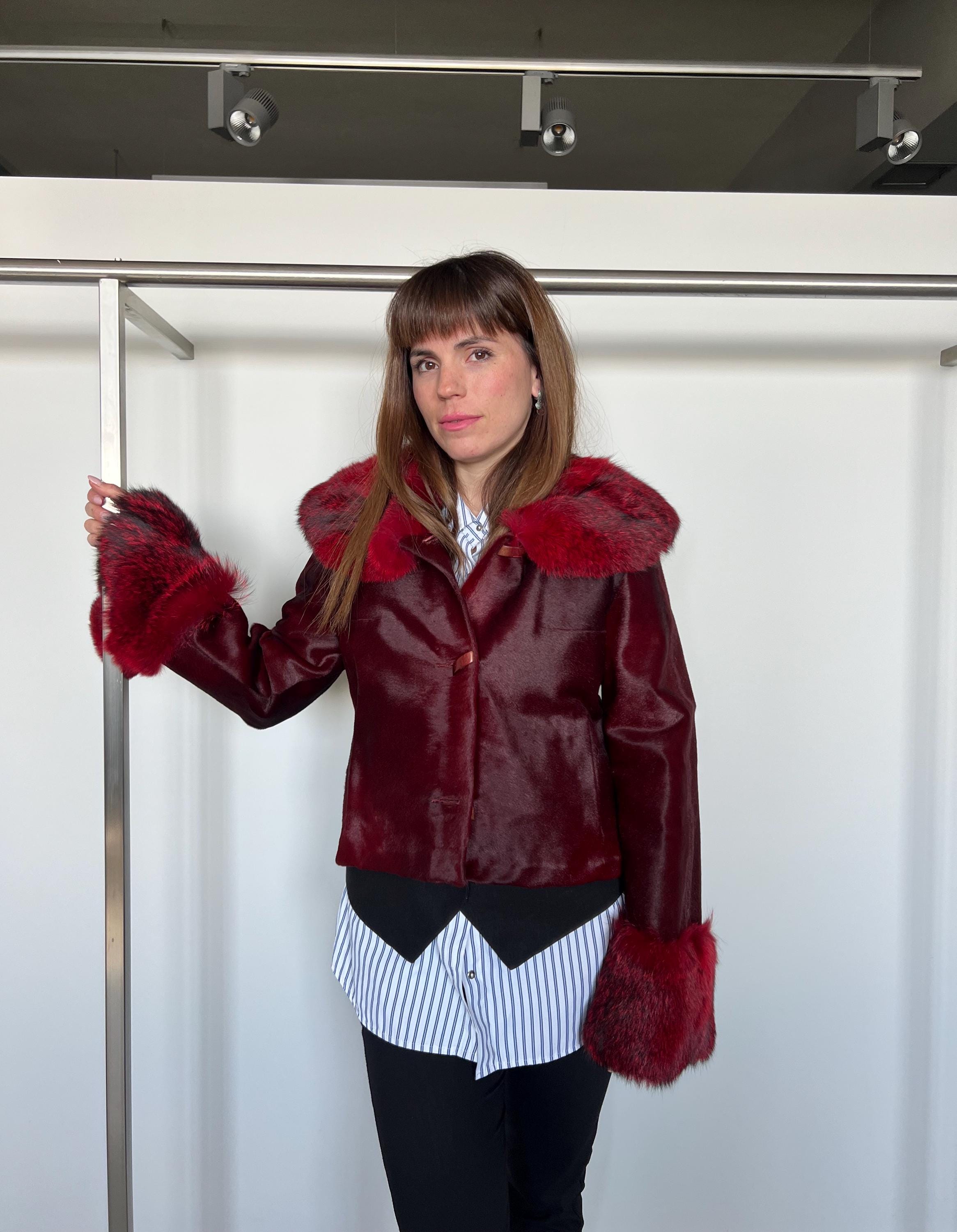 Genuine hair-on cherry leather coat, real hide transitional jacket.Luxurious lightweight calf jacket with buttons and fox fur details.