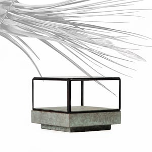 9x9x7 cm (3,5x3,5x2,7 inches) - Glass Display Showcase - Tabletop - verdigris oxidation