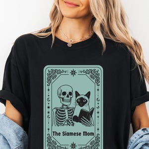 Siamese Cat Skeleton Tarot Tee, Book-Loving Cat Mom Shirt, Quirky Gothic Top, Goth Vibe Cat Lover T-Shirt, Witchy Siamese Kitty Mom T-Shirt