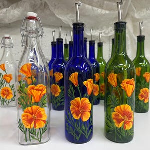 Bouteille carafe avec bec verseur, huile de vinaigre ou savon - Grande bouteille de vin de 750 ml - Motif pavot de Californie peint à la main, pendaison de crémaillère