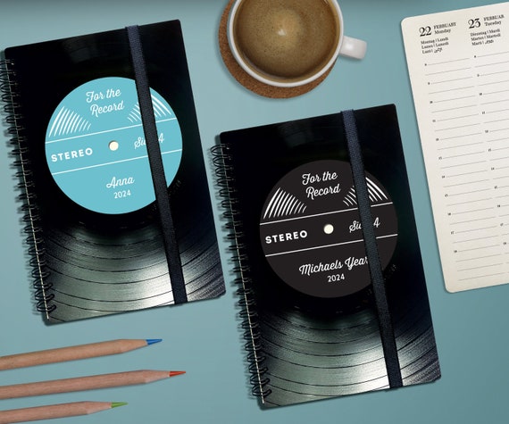 Taschenkalender 2025 aus Schallplatte personalisiert |   Musikgeschenk Individuell | Persönliches Geschenk Freund | Upcycling Wochenkalender