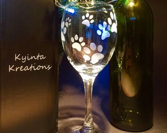 Personalised Paw Print Etched Wine Glass, Gift For Pet Owner, Gift For Dog Owner, Gift For Dog Walker, Dog Lover, Mothers Day Gift, Dog Mum