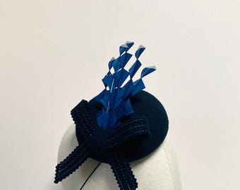 Blue Navy Felt Button Hat, Navy Blue Feather Hat, Silver and Blue Feather Hat, Winter Wedding, Blue Cocktail Hat, Blue Felt Hat