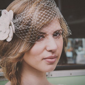 Flower Bridal Birdcage Veil, Felt Flower Fascinator, Wedding Flower Headpiece, 1950's Veil, Wedding Birdcage Veil, Ivory Veil, Flower Veil image 1