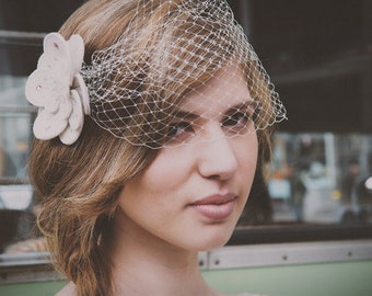 Flower Bridal Birdcage Veil, Felt Flower Fascinator, Wedding Flower Headpiece, 1950's Veil, Wedding Birdcage Veil, Ivory Veil, Flower Veil