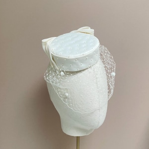 Ivory Bow Wedding Pillbox Hat, Pillbox Hat with Veil, Bow Cocktail Hat, Pillbox Fascinator Hat, 1960's Style, Vintage Wedding